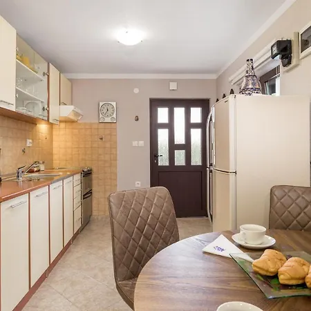 Apartment Beautiful In Pobri With Kitchen *