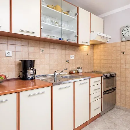 Beautiful In Pobri With Kitchen Volosko